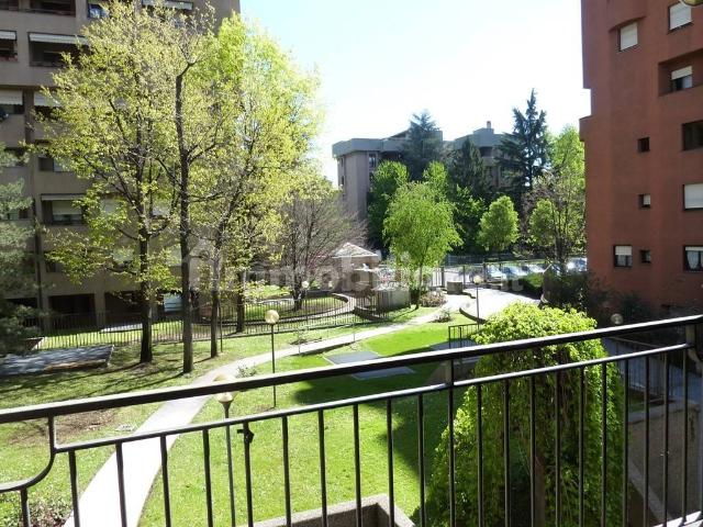 Quadrilocale via Don Sturzo 7, Parco, Monza