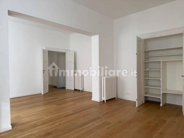 Quadrilocale via Felice Venezian 1, Città Vecchia, Trieste