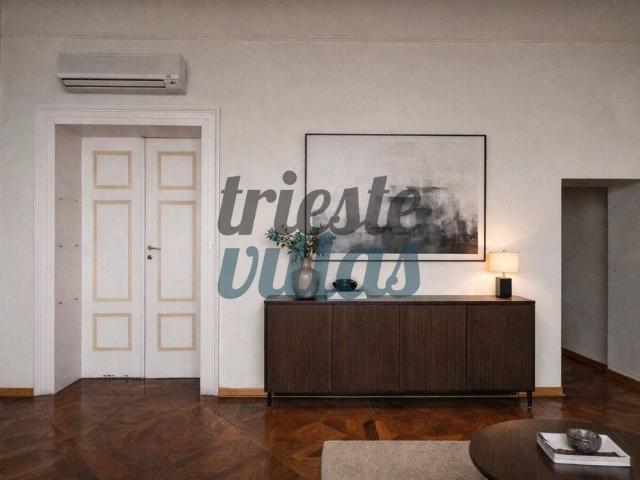 Quadrilocale via Felice Venezian 1, Città Vecchia, Trieste
