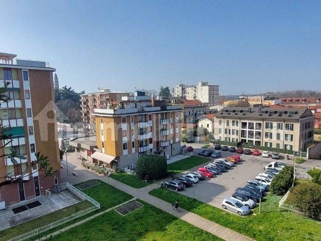 Quadrilocale via Giosuè Carducci 13, Villasanta