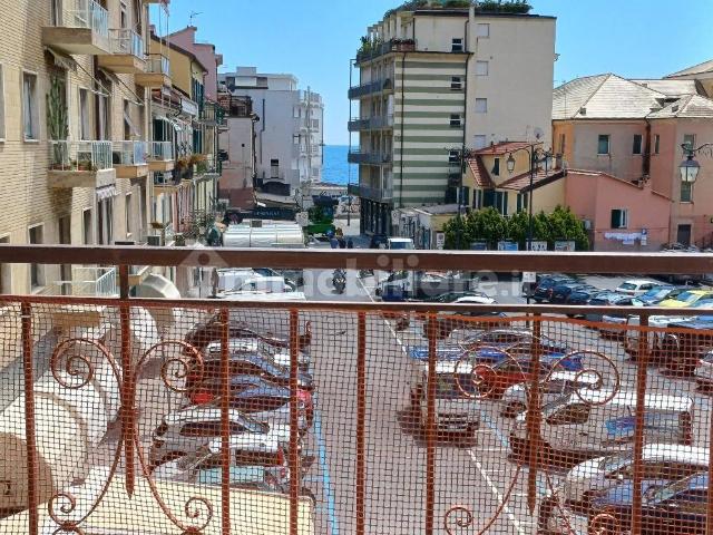 Quadrilocale via Giuseppe Verdi 36, Centro, Alassio