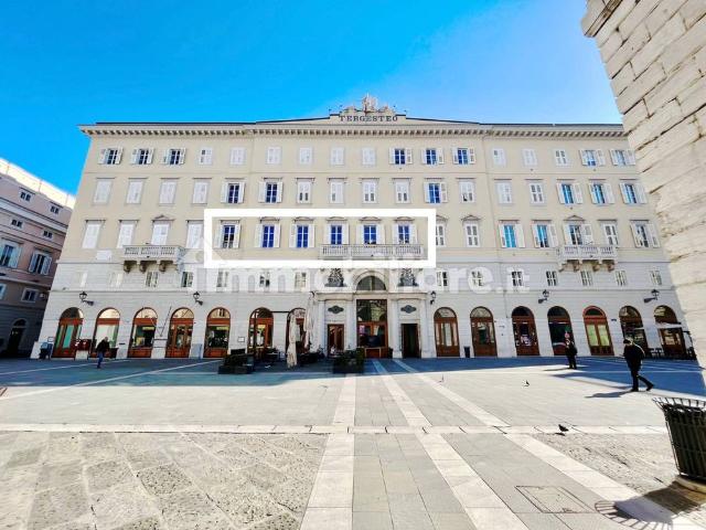 Quadrilocale via Luigi Einaudi 1, Città Vecchia, Trieste