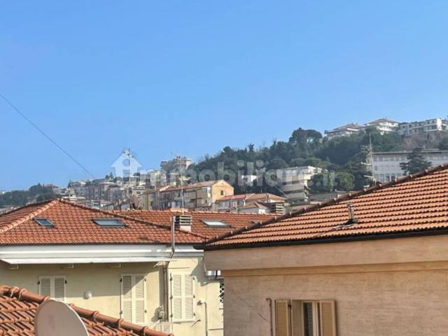 Quadrilocale via Lauro De Bosis 11, Adriatico, Ancona