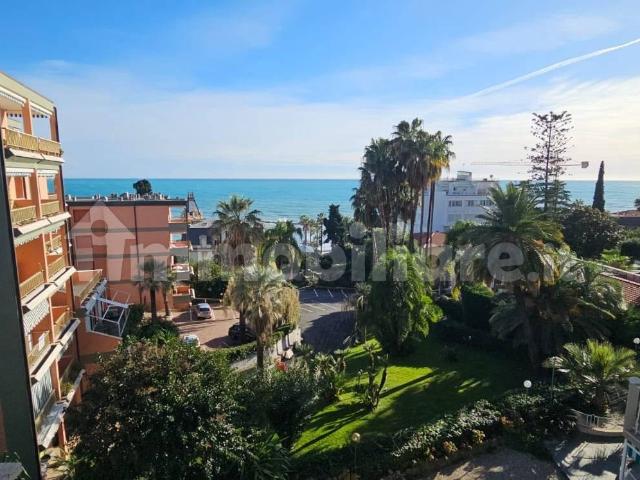 Quadrilocale via Roccasterone 23, Corso degli Inglesi, Sanremo