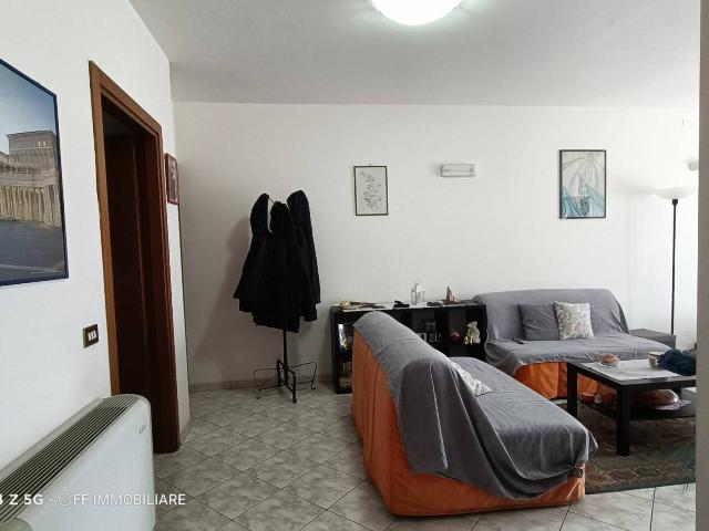 Quadrilocale via San Francesco, Centro, Sarnano