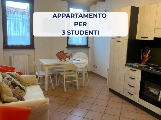 Quadrilocale via San Nazaro 56, Veronetta, Verona