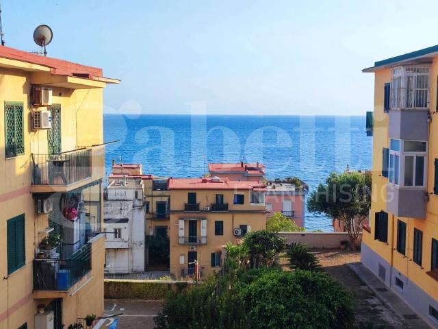 Quadrilocale via Severino Boezio, Bagnoli, Napoli