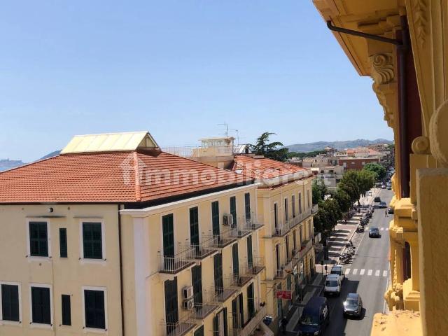 Quadrilocale via Vitruvio 144, Centro, Formia