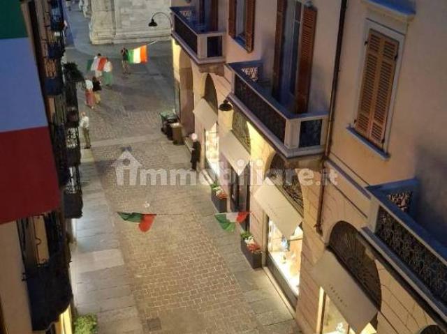 Quadrilocale via Vittorio Emanuele II 26, Centro Storico, Como