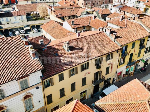Quadrilocale via Vittorio Emanuele II 52, Centro Storico, Chieri