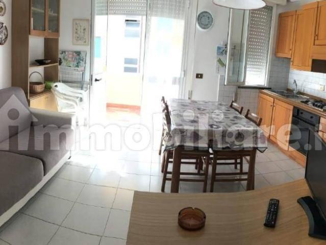 Quadrilocale via Vittorio Veneto, 9, Lido di Camaiore, Camaiore