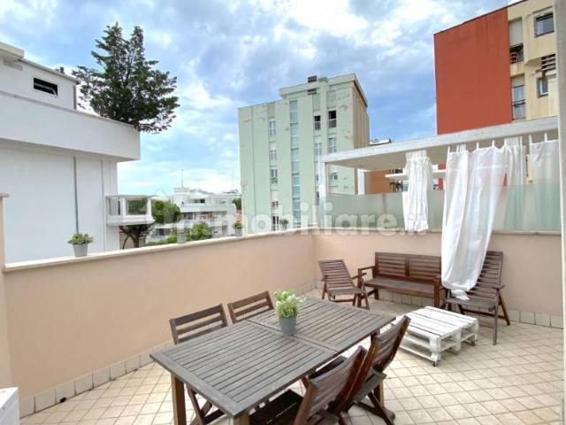 Quadrilocale viale Catullo Caio Valerio, Centro, Riccione
