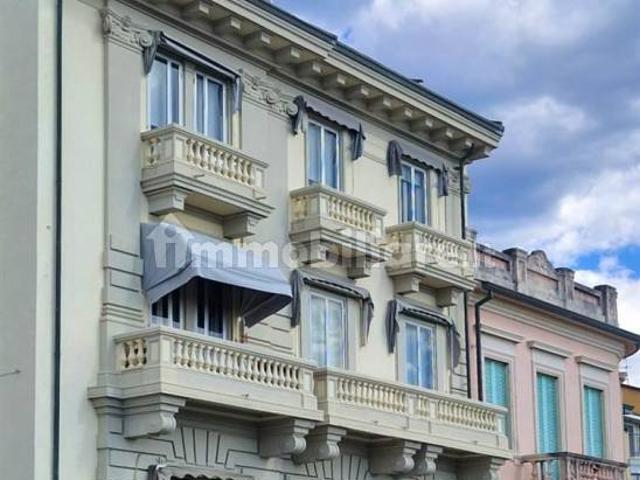 Quadrilocale viale Giosuè Carducci 77, Lungomare, Viareggio