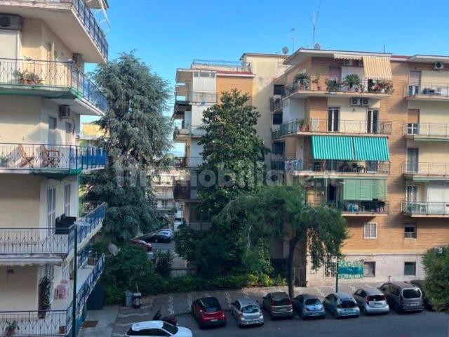 Quadrilocale viale degli Astronauti, Colli Aminei Capodimonte, Napoli