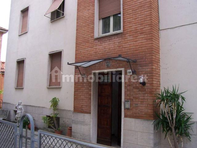 Quadrilocale viale della Rimembranza 44, Centro, Gubbio