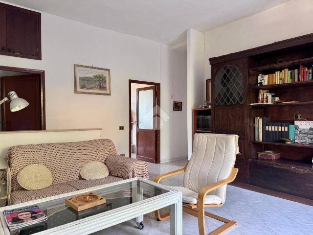 Quadrilocale viale Regina Margherita 61, Centro, Caprarola