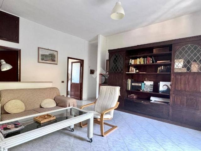 Quadrilocale viale Regina Margherita 61, Centro, Caprarola