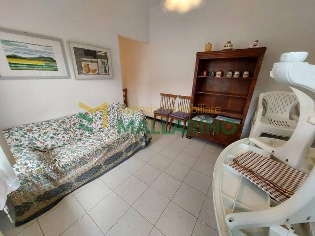 Quadrilocale Vico Scarrone, Centro, Finale Ligure