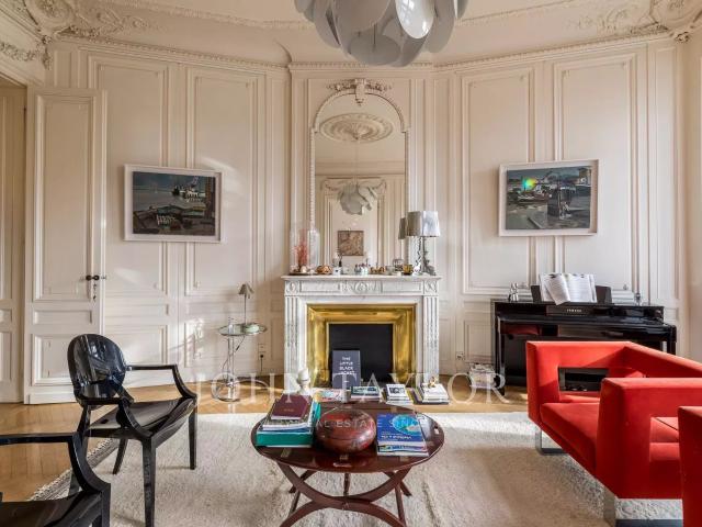 QUAI DES CHARTRONS APPARTEMENT XVIIIème JOHN TAYLOR
