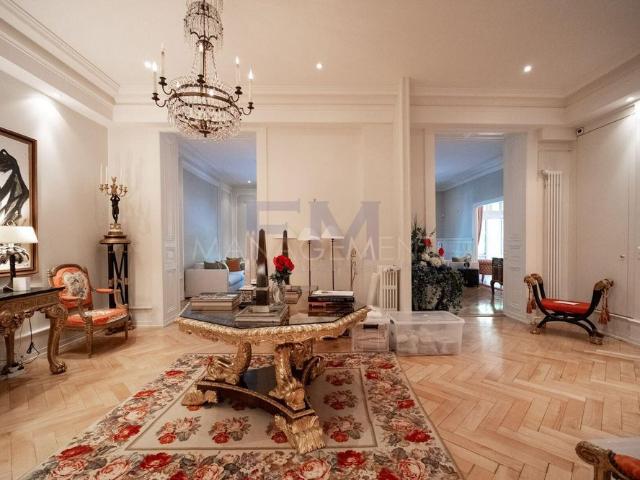 QUAI WILSON EXCEPTIONAL RESIDENCE FACING LAKE GENEVA