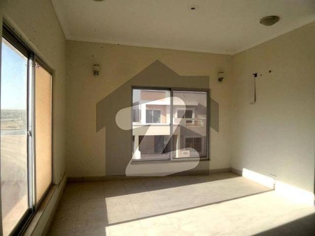 Quaid Villas 200sq yd Close to Entrance of BTK 3Bed One Unit Villas FOR SALE