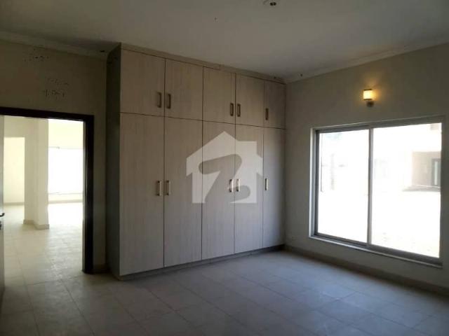Quaid Villas 200sq yd Close to Entrance of BTK 3Bed One Unit Villas FOR SALE