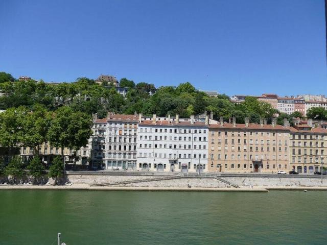 Quais Pierre Scize Duplex traversant de 71m² Carrez avec vue S