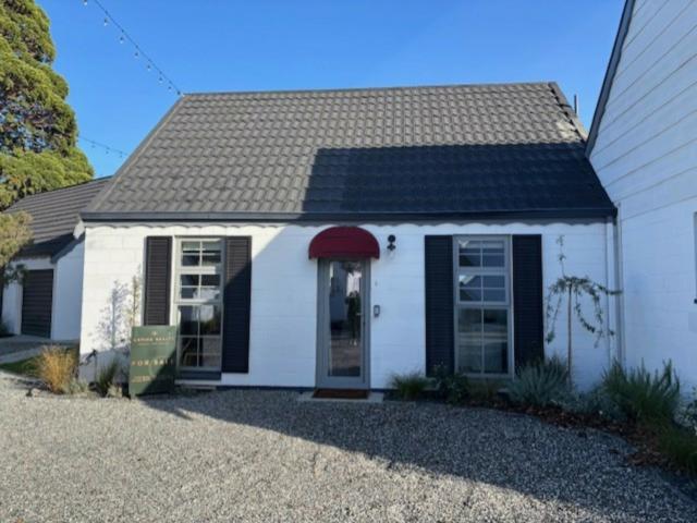 Quality Living in Central Clyde � 2 bedroom Fully Furnished Unit