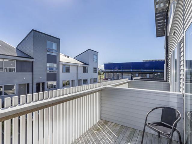 Quality Townhouse In Top Spot
