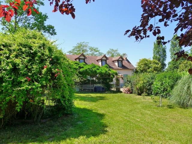 Quand le charme et l'élégance se rencontrent au coeur de la. 183m² Paray le Monial