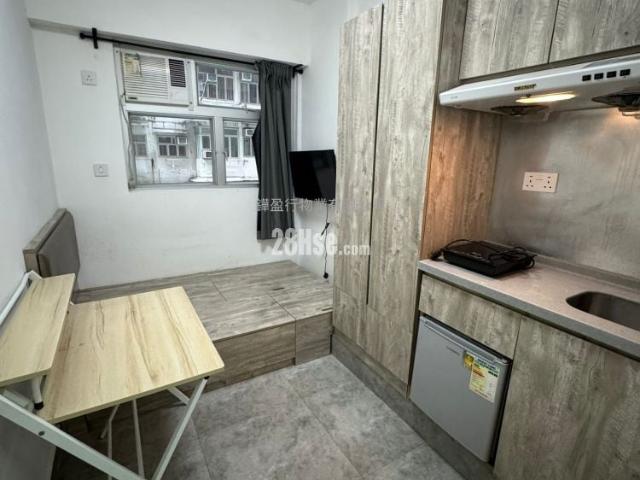 Quarry Bay Yick Cheong Building [Agency Ads] Unit 13,Low Floor 1 10|19/F,Block A 5 Minutes To Shopping Malls And Subway Stations Hints