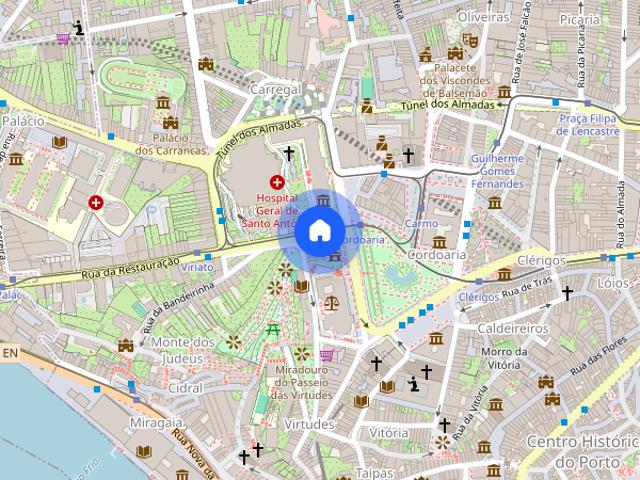 Quarto com cama de casal Porto rua da Laje