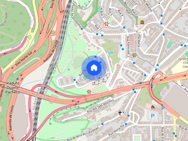 Quarto com casa de banho privativa e pequena varanda Lisboa