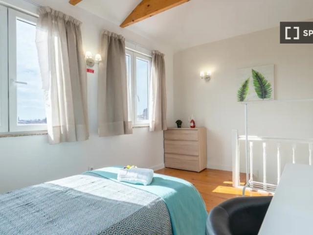 Quarto com casa de banho privativa para alugar no Porto