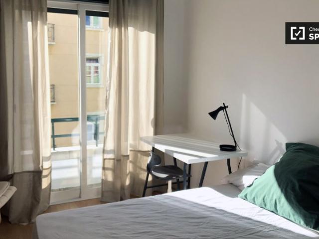 Quarto com varanda em apartamento T4 em Arroios, Lisboa