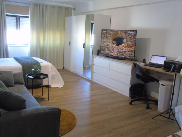 Quarto com 19m2 em Massama, frente a Estaçao