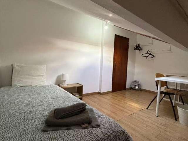 Quarto compartilhado em prédio com 6 quartos para alugar em Lisboa