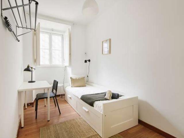 Quarto compartilhado para alugar em Lisboa, com 7 quartos