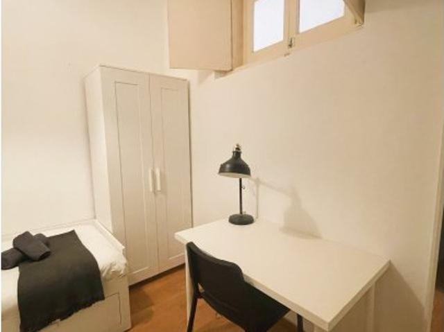 Quarto compartilhado para alugar em Lisboa, com 7 quartos