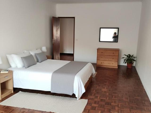 Quarto Confortável e Bem Localizado