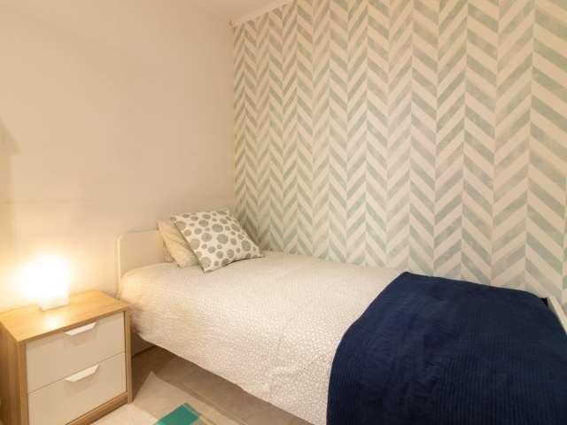 Quarto confortável para alugar em casa com 5 quartos, Restelo, Lisboa