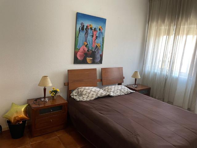 Quarto Juju cama casal apartamento T4 centro Porto
