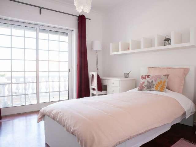 Quarto chique para alugar em casa com 12 quartos, Parede