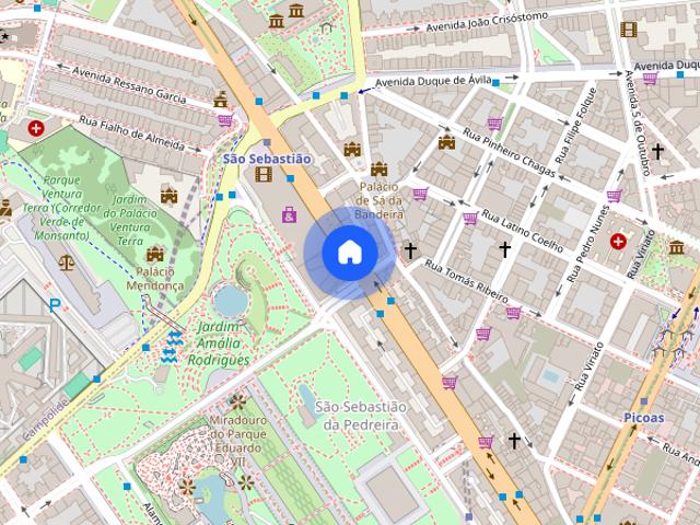 Quarto amplo com portas para o terraco Lisboa centro
