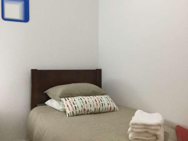 Quarto acolhedor em apartamento de 6 quartos em Arroios, Lisboa