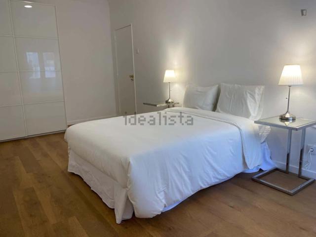 Quarto, Algés Linda a Velha Cruz Quebrada Dafundo