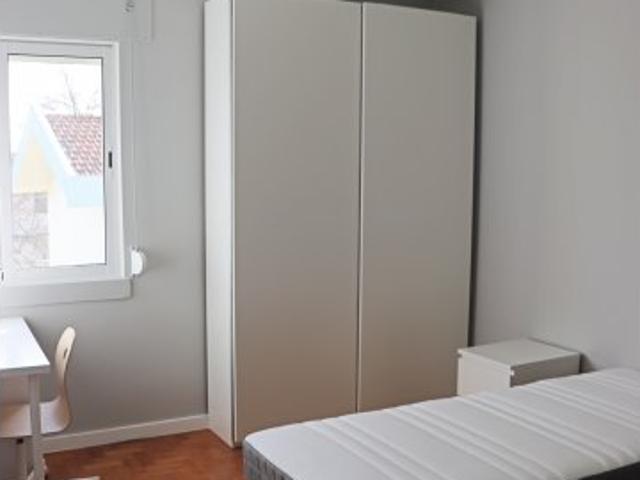 Quarto bonito para alugar na Parede