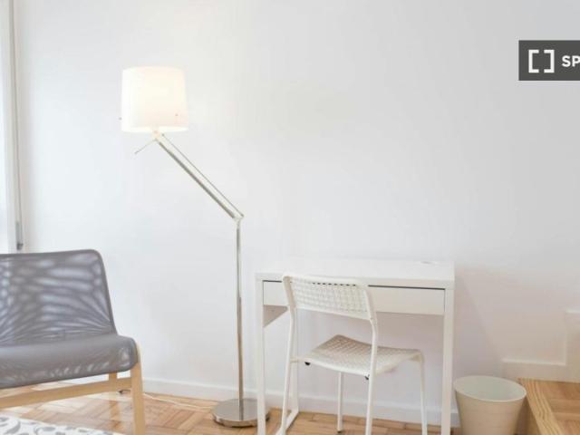 Quarto disponível em apartamento com 14 quartos em Gondomar, Porto