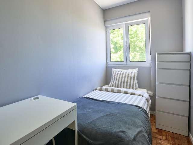 Quarto disponível em apartamento compartilhado com 6 quartos em Lisboa