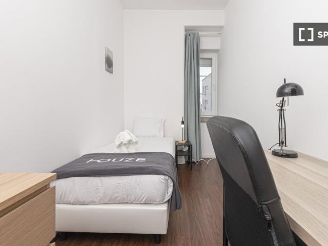 Quarto disponível para alugar em apartamento com 11 quartos em Lisboa